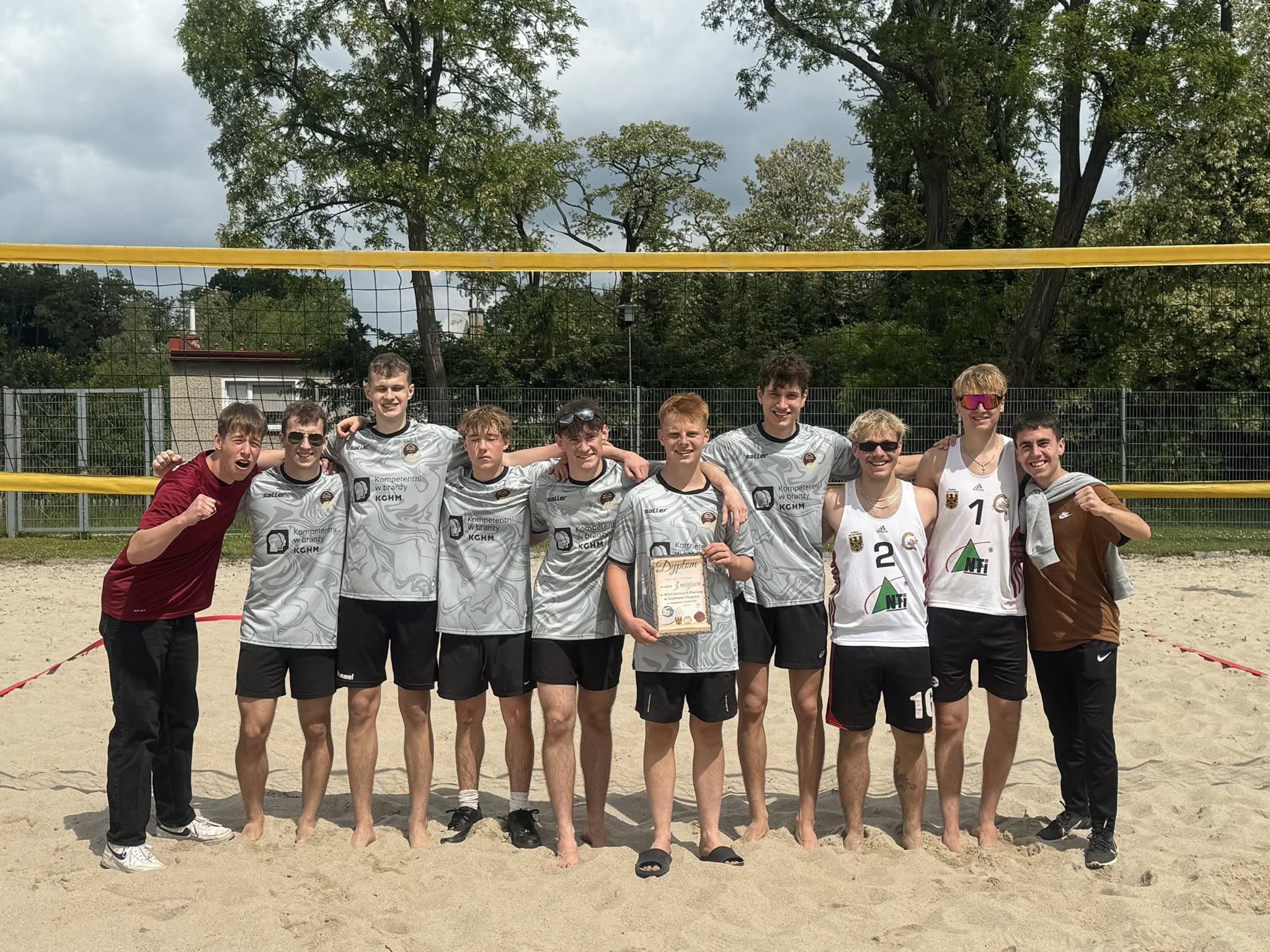 TRZECIE MIEJSCE W SIATKÓWCE PLAŻOWEJ CHŁOPCÓW, Zespół Szkół Politechnicznych w Głogowie