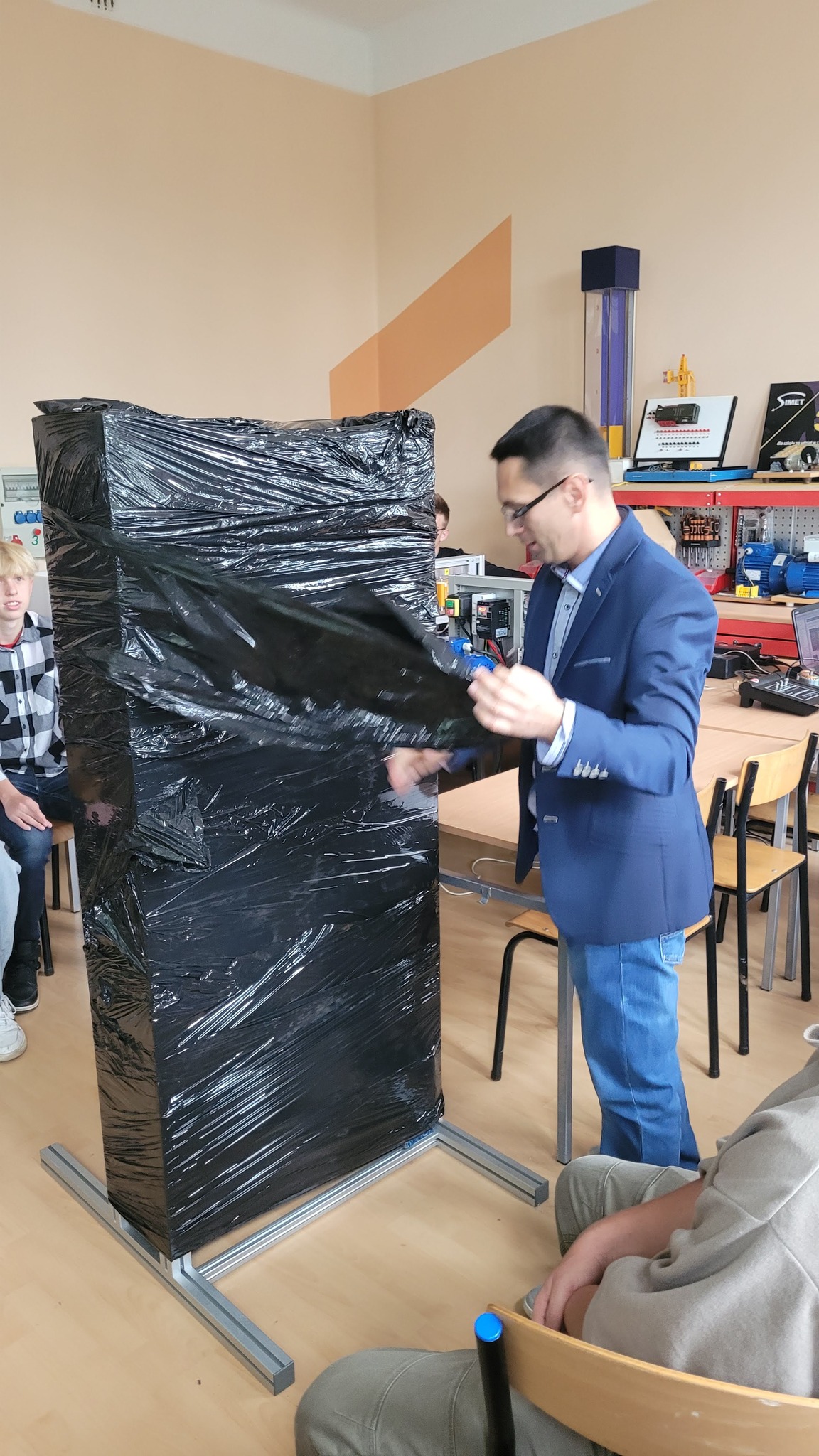 Nowoczesna szafa sterownicza od TAURON Dystrybucja dla „Mechanika”!, Zespół Szkół Politechnicznych w Głogowie