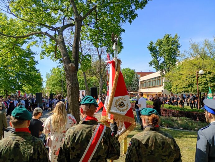 235 rocznica uchwalenia Konstytucji 3 Maja z udziałem władz i poczt&oacute;w sztandarowych, Zesp&oacute;ł Szk&oacute;ł Politechnicznych w Głogowie
